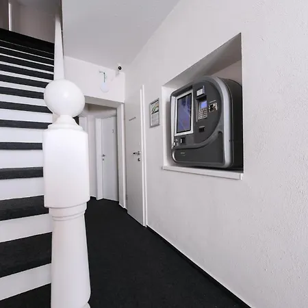 24/7 Selfcheckin Schmiedestrasse Leer