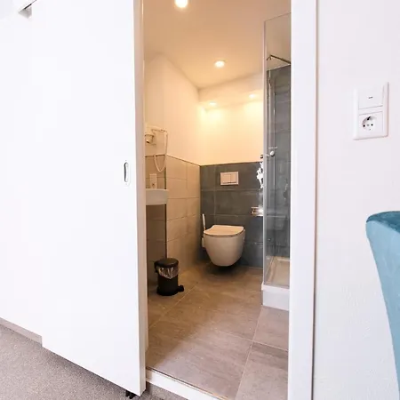 24/7 Selfcheckin Schmiedestrasse Pensionat Leer