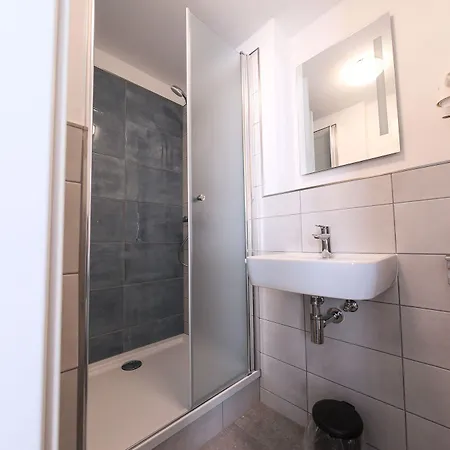 24/7 Selfcheckin Schmiedestrasse 3* Leer